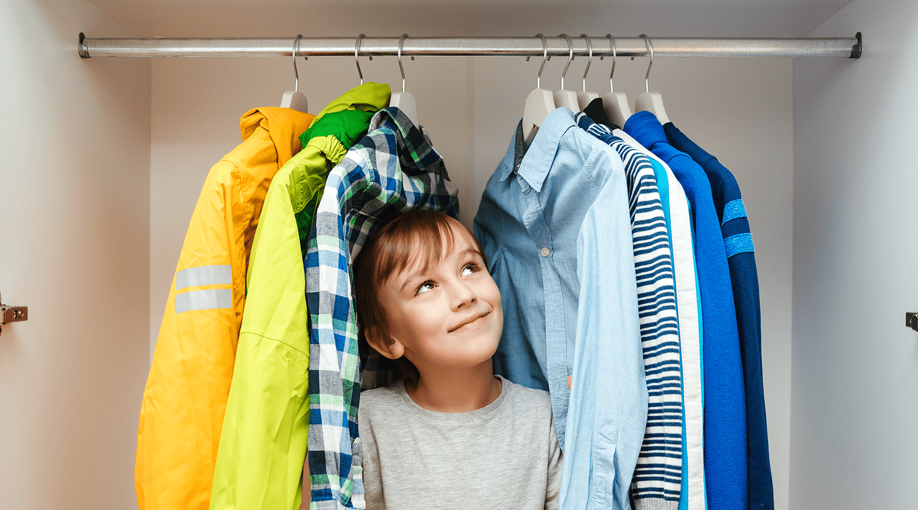 لماذا ننصح باختيار الطفل لملابسه بنفسه والاستماع لرأيه وذوقه في الملابس؟ - Ninos Kids store